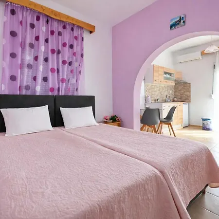 Dina's Flowers Alonissos - Ariadni Summer Getaway * Πατητήρι